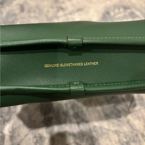 NWOT Coach Hunter Green Curve Zip Bag (with charm) - Picture 9 of 14